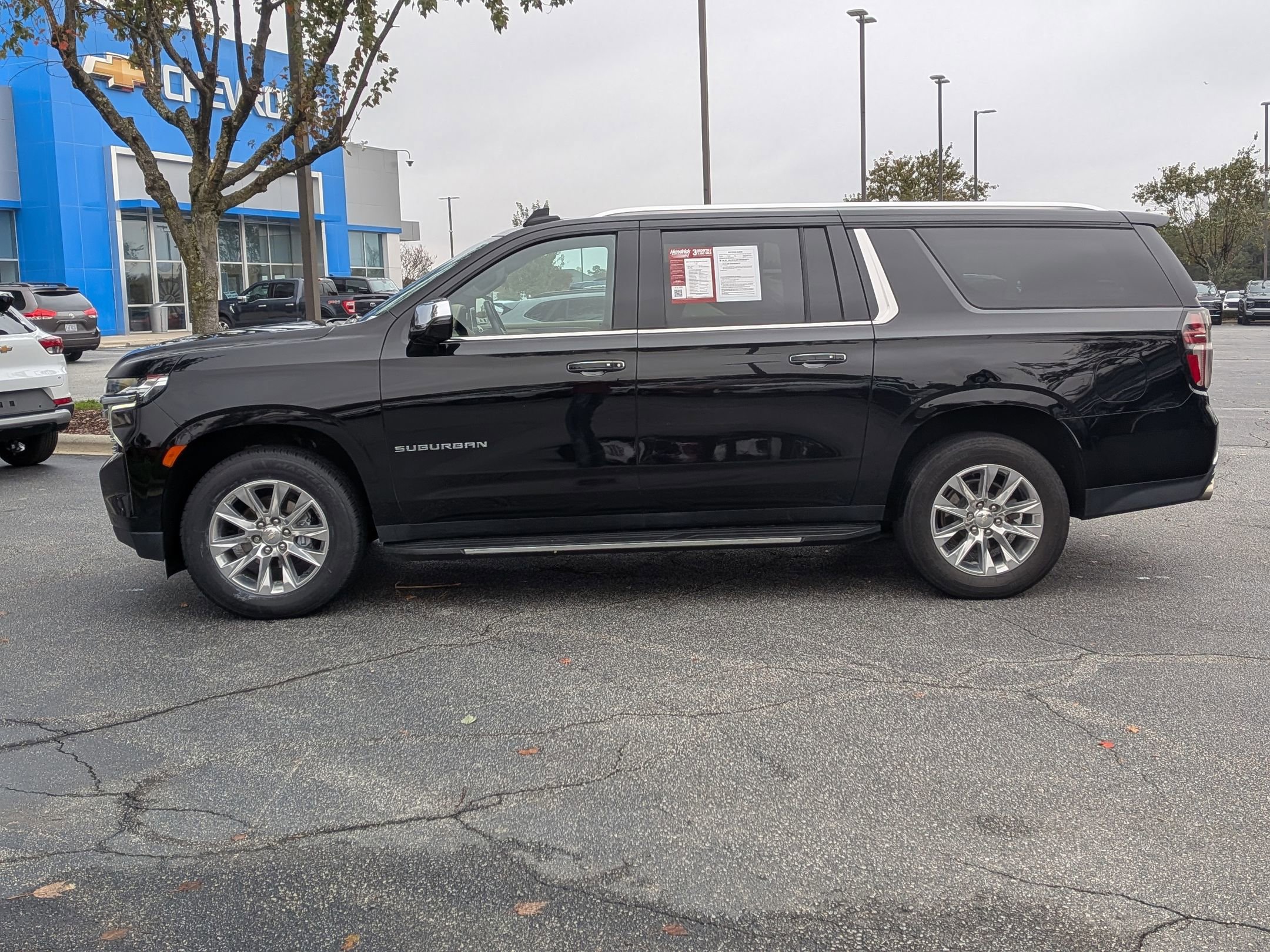 Used 2021 Chevrolet Suburban Premier image 6