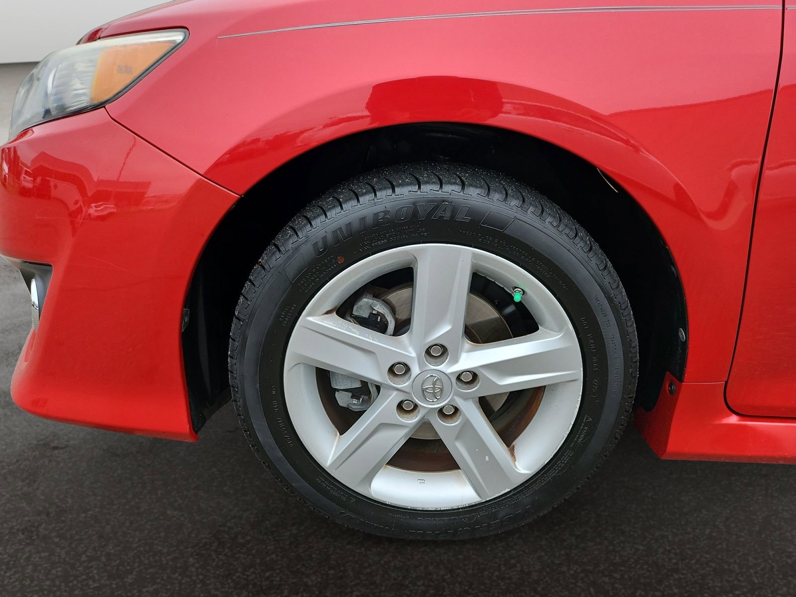 Used 2014 Toyota Camry SE w/ Moonroof Package FWD image 34