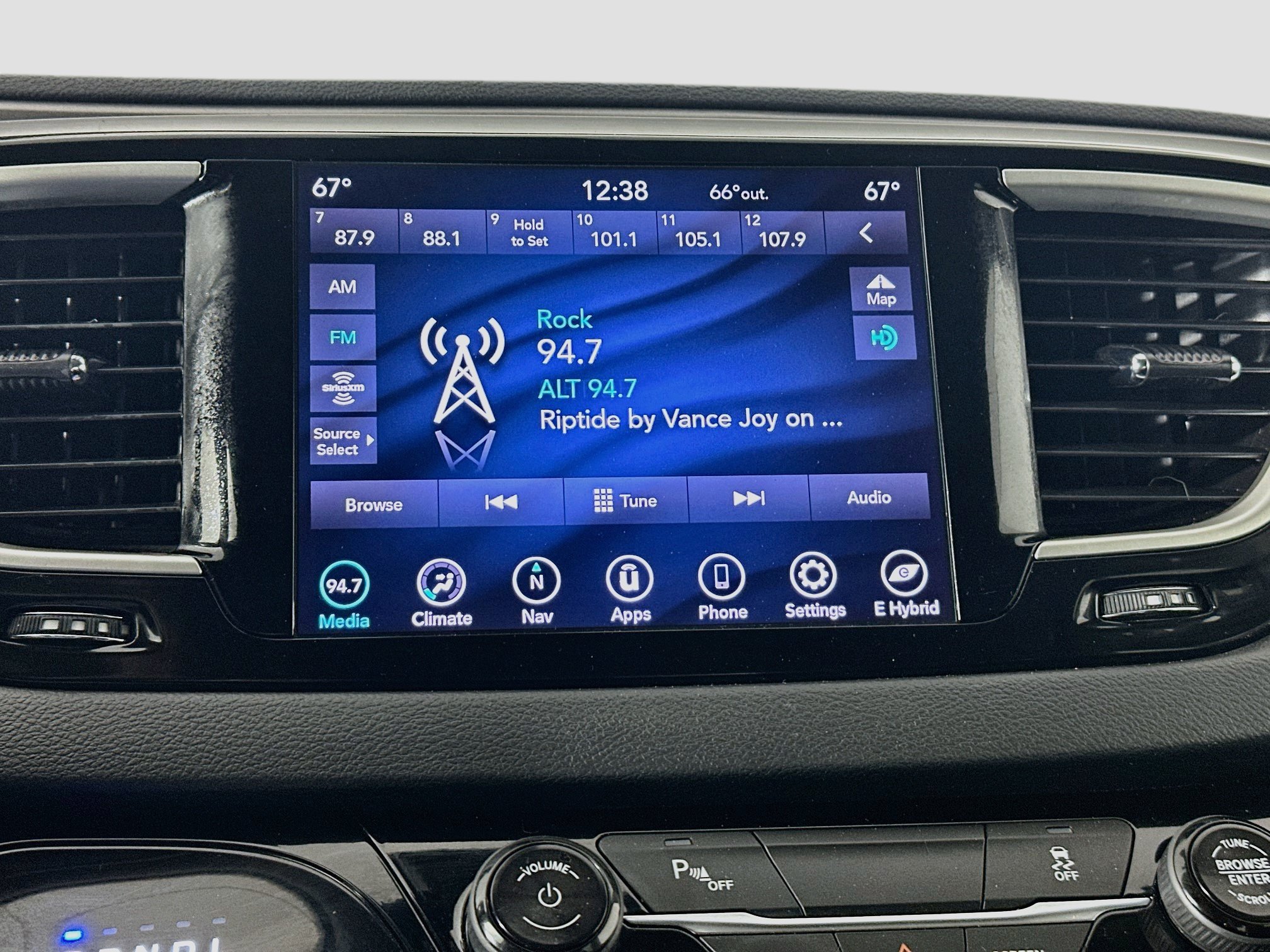 Used 2020 Chrysler Pacifica Touring FWD image 21