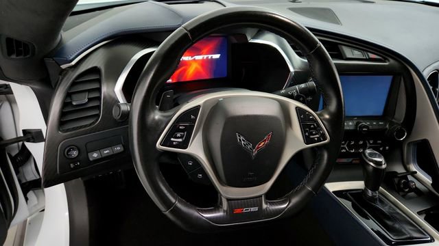 Used 2015 Chevrolet Corvette Z06 w/ 3LZ Preferred Equipment Group image 13