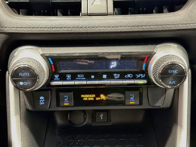 Certified 2022 Toyota RAV4 XLE w/ XLE Grade Weather Package AWD/4WD image 13