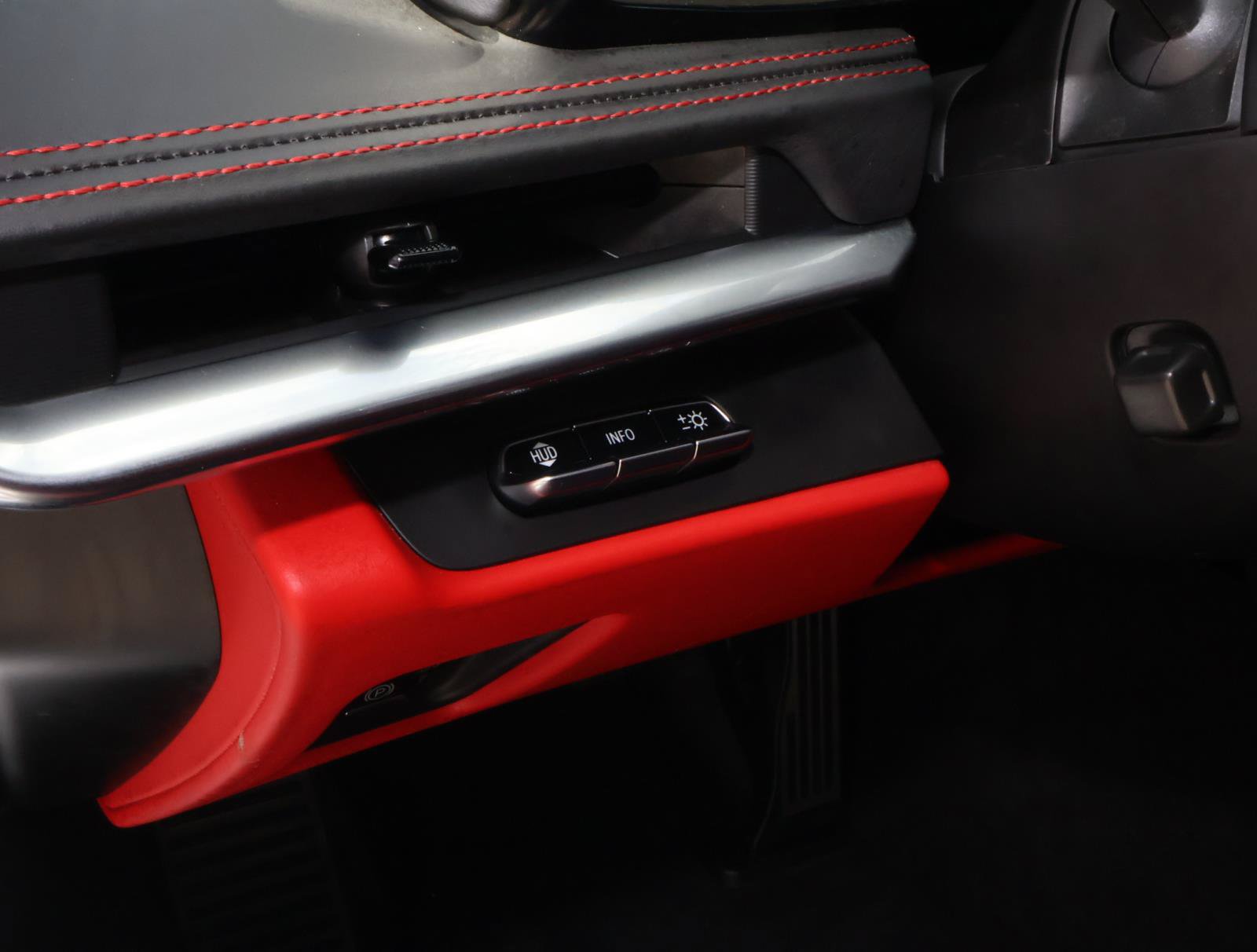 Used 2024 Chevrolet Corvette Stingray Premium Cpe w/ Z51 Performance Package RWD image 22