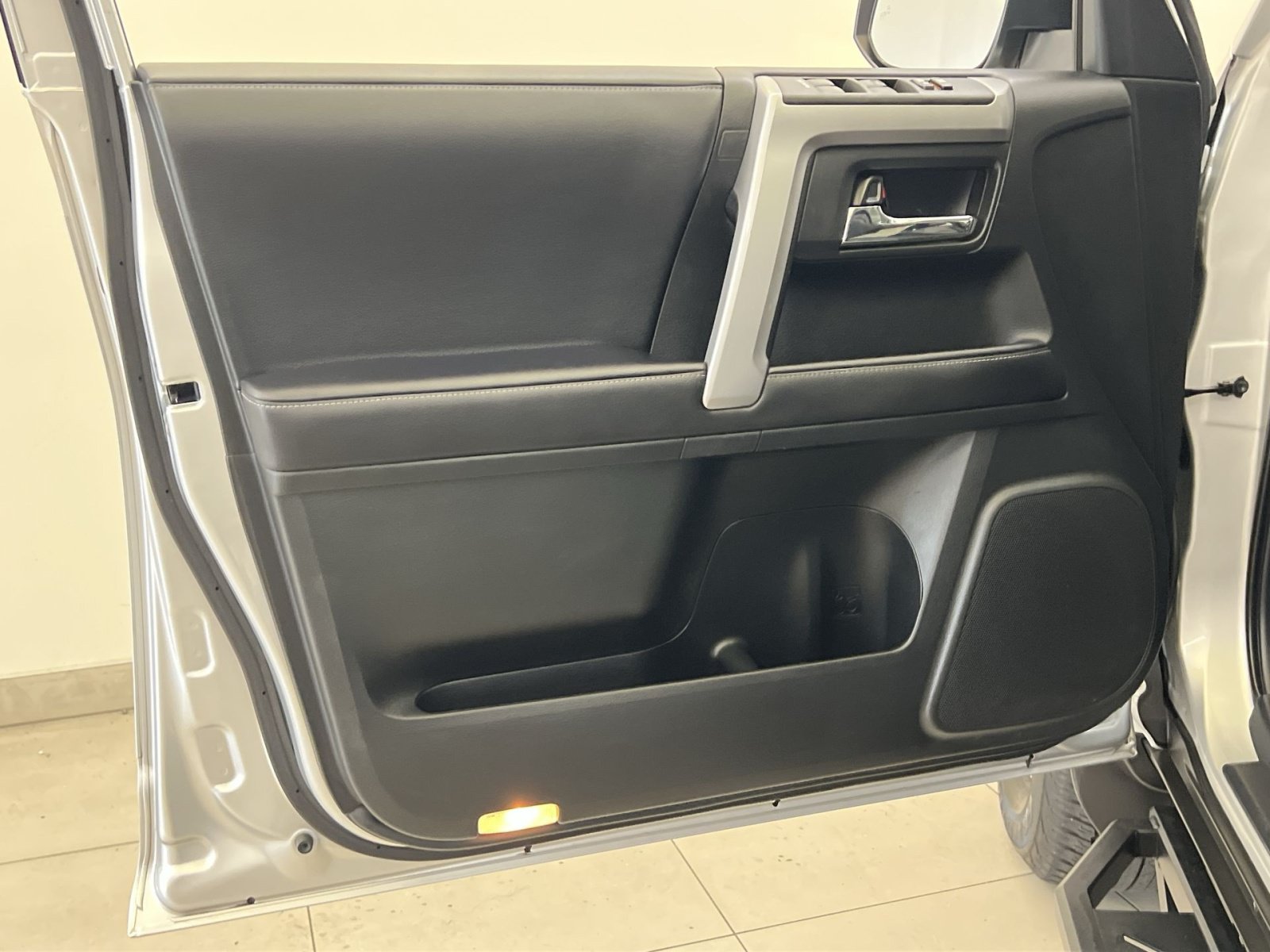 Used 2022 Toyota 4Runner SR5 Premium w/ Moonroof Package AWD/4WD image 37