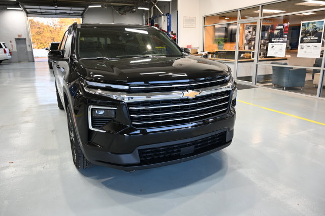 New 2027 Chevrolet Traverse LT w/ LPO, Floor Liner Package FWD image 3