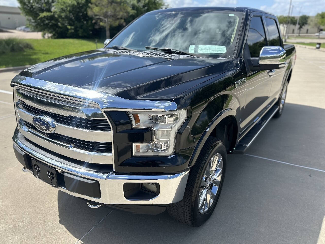 Used 2015 Ford F150 Lariat w/ Equipment Group 502A Luxury AWD/4WD image 2