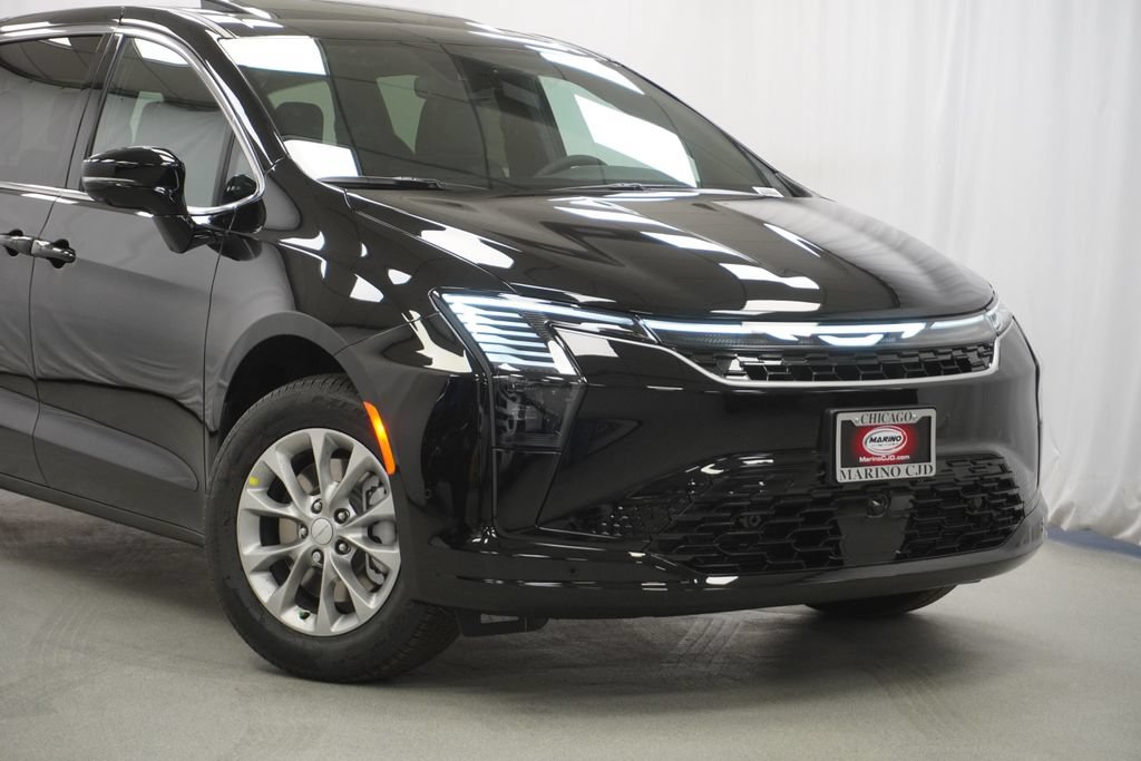 New 2027 Chrysler Pacifica Select AWD/4WD image 3