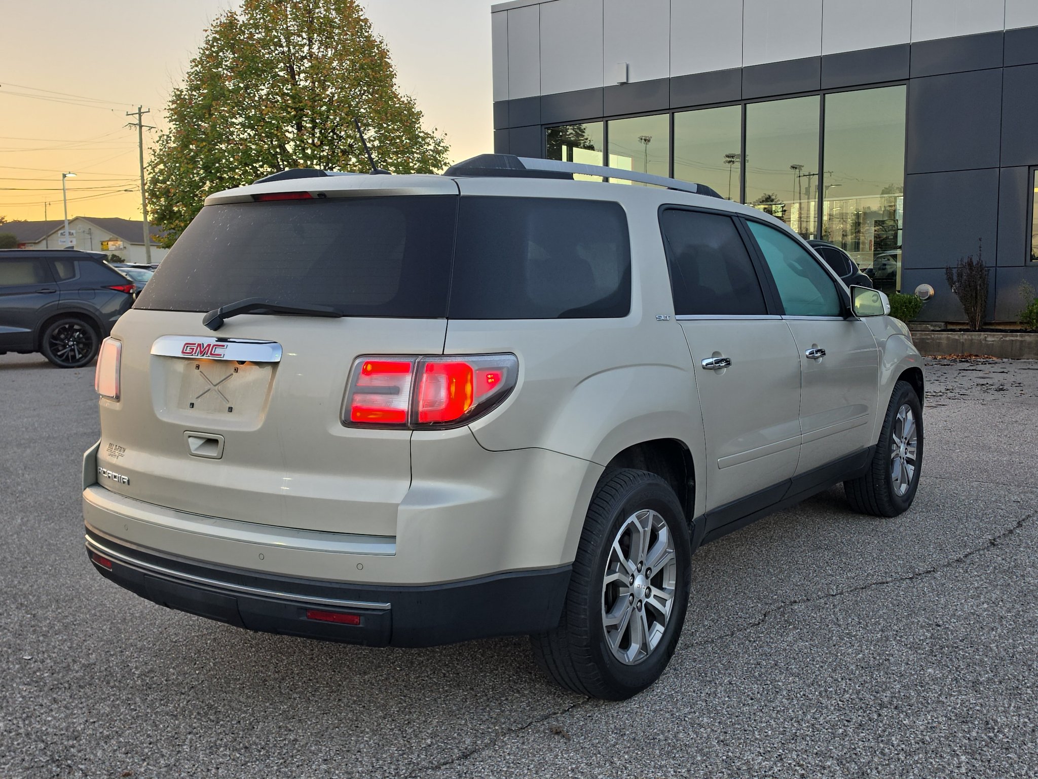 Used 2014 GMC Acadia SLT FWD image 7