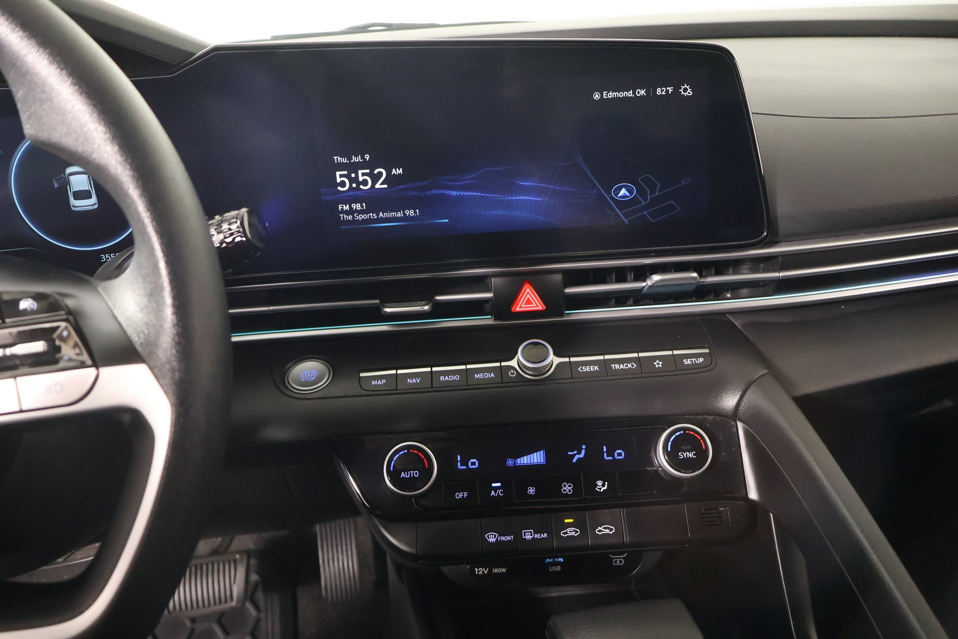 Certified 2024 Hyundai Elantra SEL FWD image 5