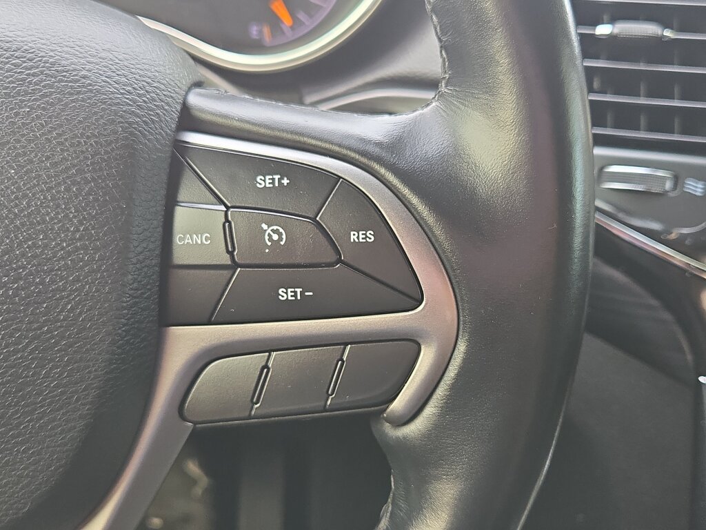 Used 2021 Jeep Grand Cherokee Laredo X RWD image 20