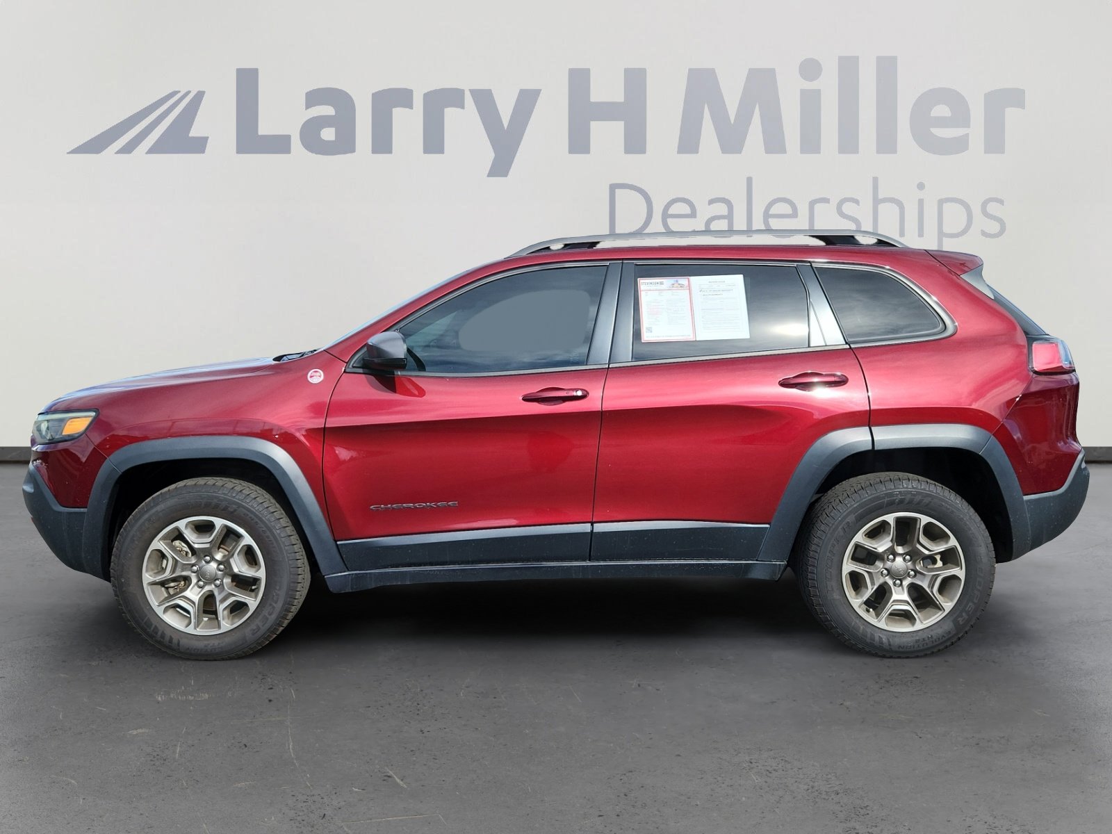 Used 2020 Jeep Cherokee Trailhawk w/ Cold Weather Group image 2