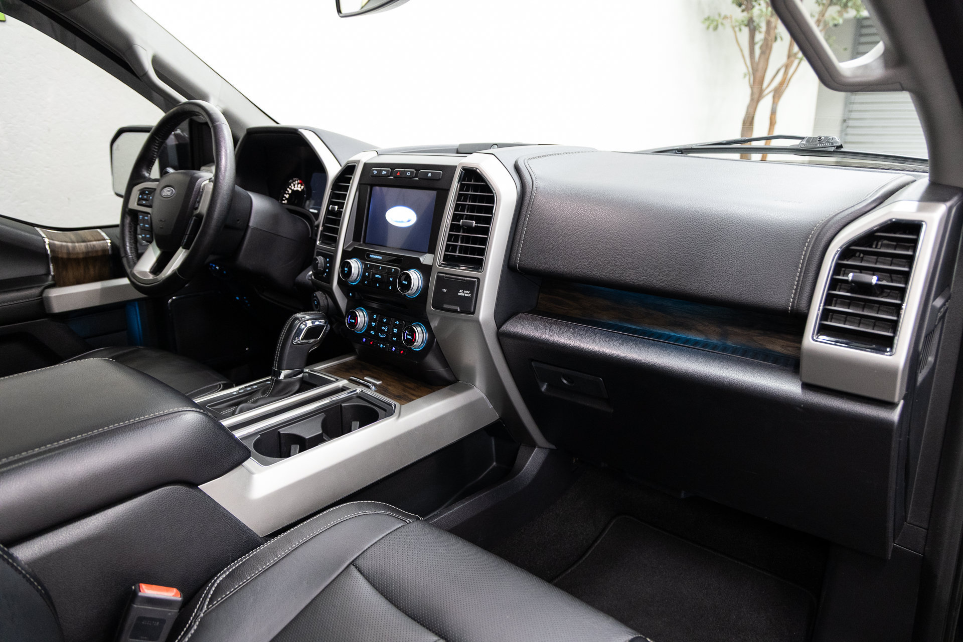 Used 2018 Ford F150 Lariat w/ Equipment Group 502A Luxury AWD/4WD image 13