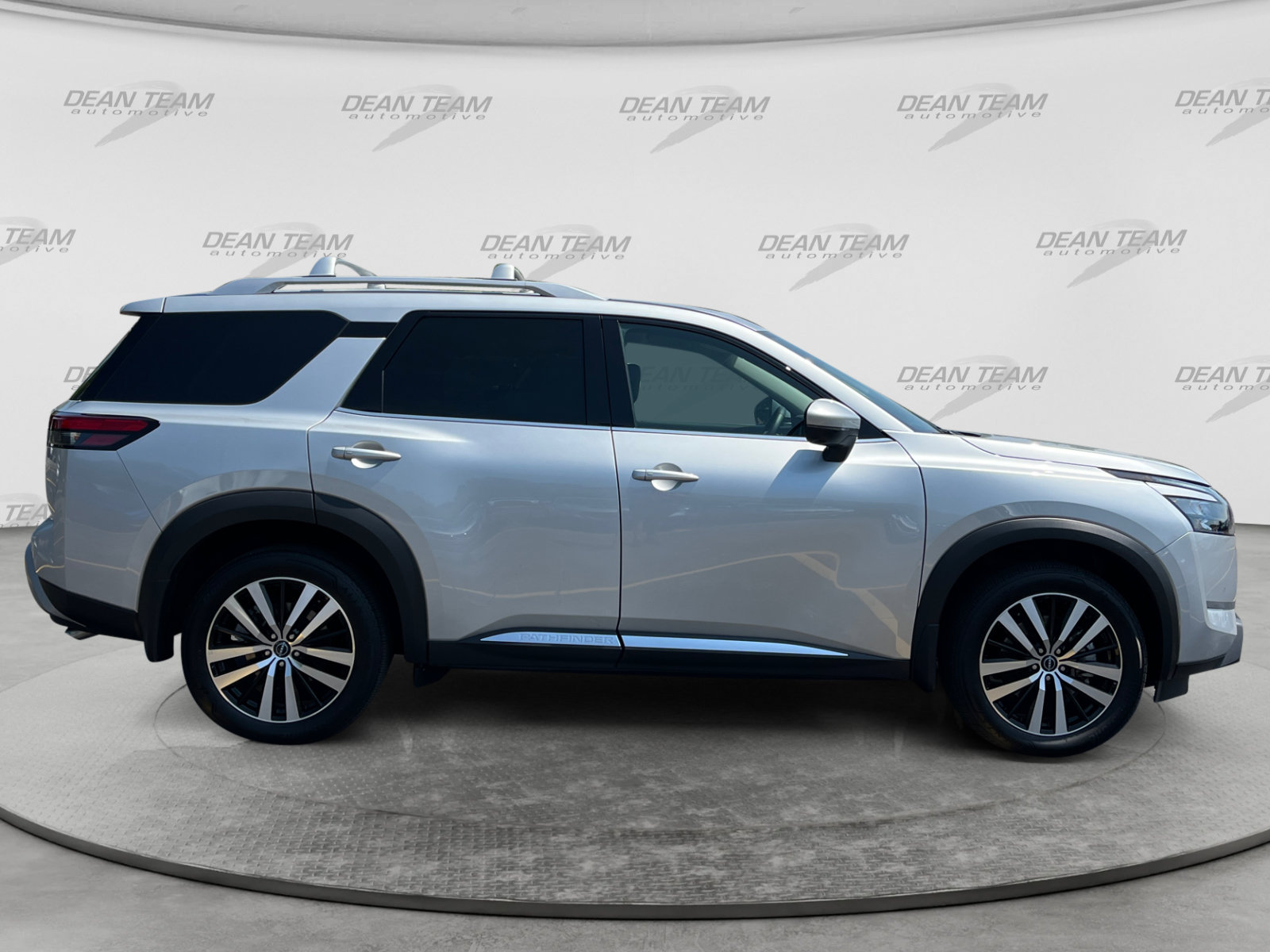 Used 2025 Nissan Pathfinder Platinum w/ Cargo Package FWD image 8