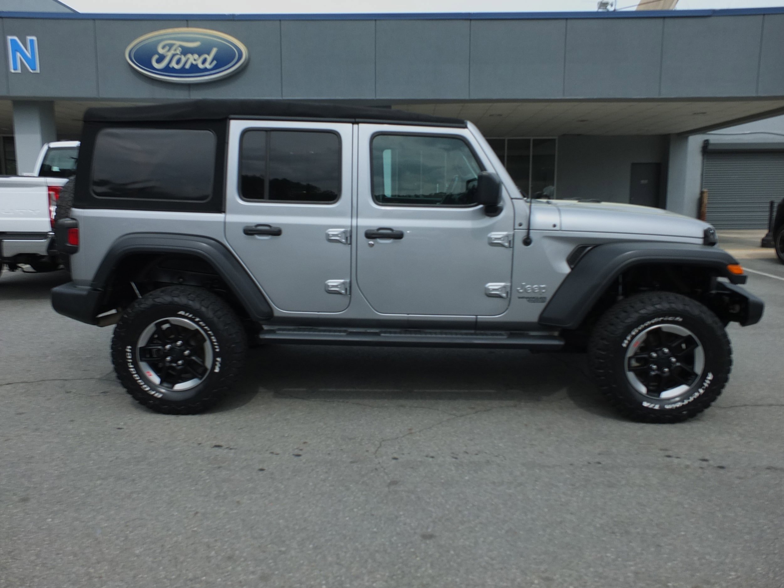Used 2018 Jeep Wrangler Unlimited Sport S AWD/4WD image 2