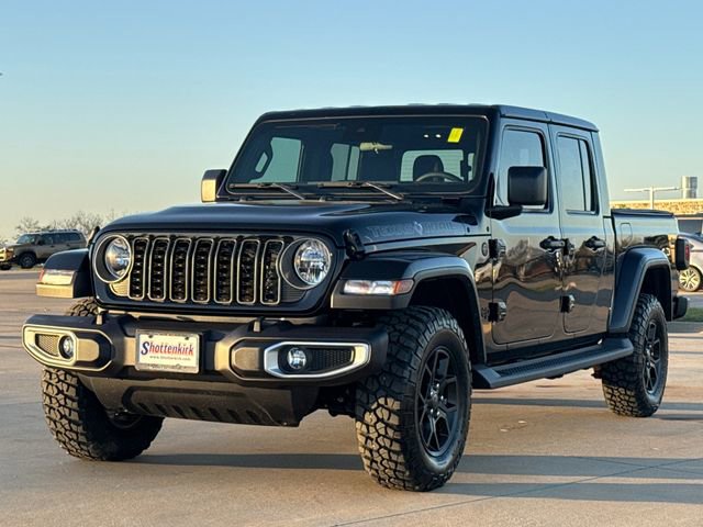 Used 2025 Jeep Gladiator Sport image 3