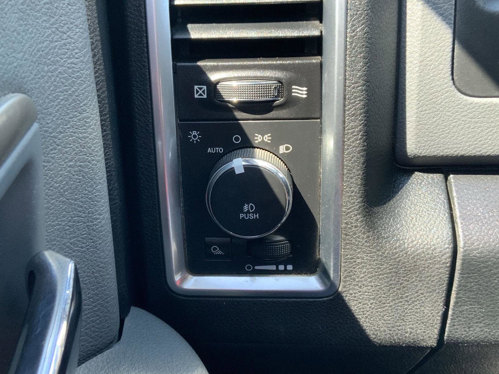 Used 2014 RAM 1500 Big Horn AWD/4WD image 32