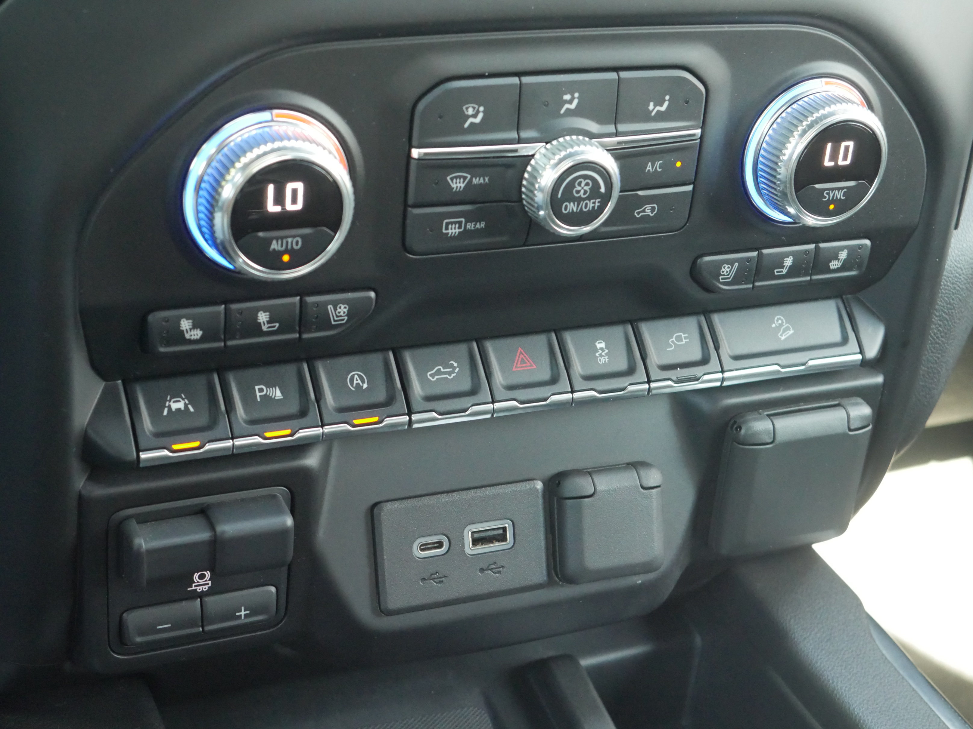 Used 2020 GMC Sierra 1500 AT4 w/ AT4 Premium Package AWD/4WD image 15
