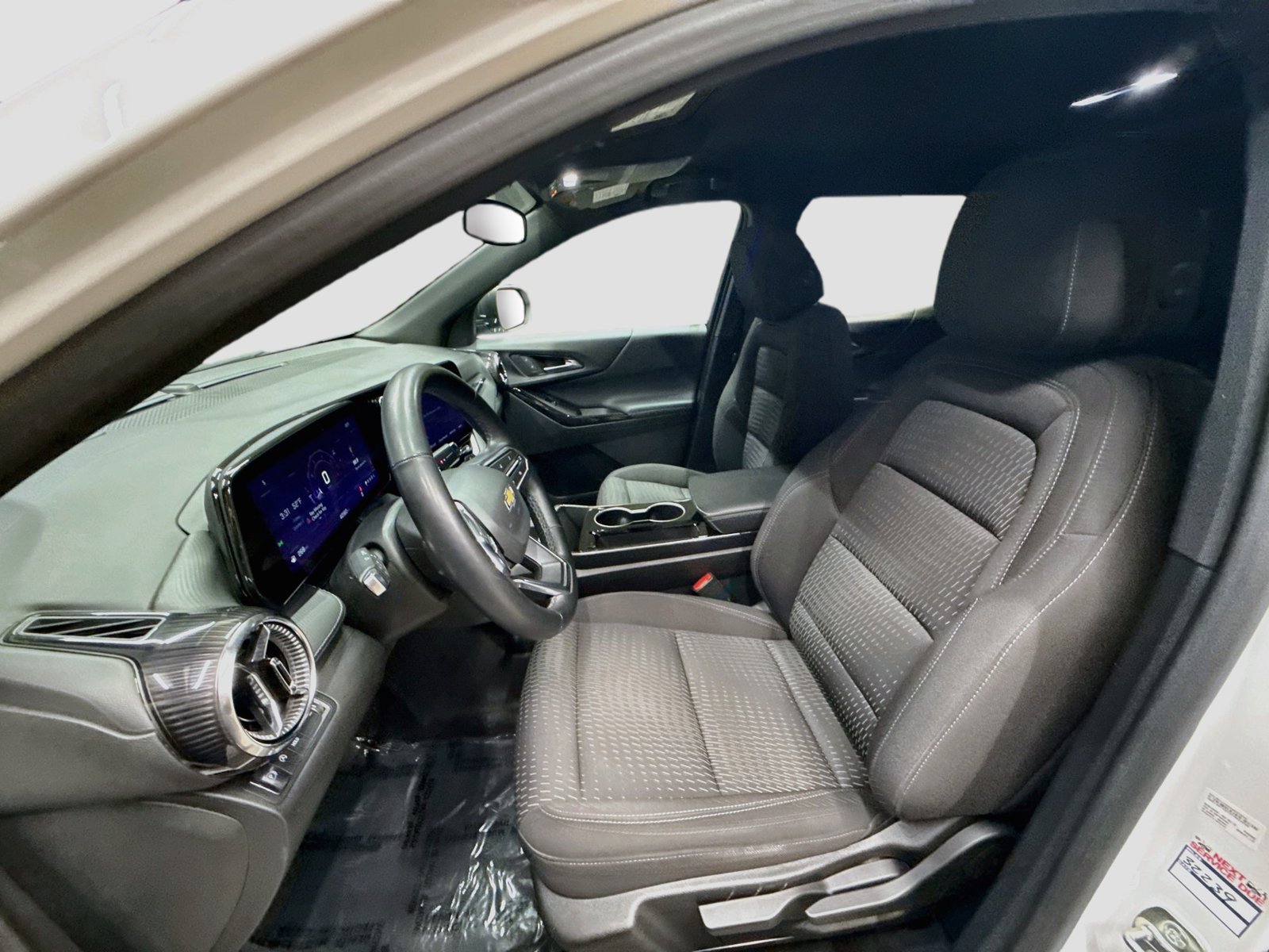 Used 2025 Chevrolet Equinox LT FWD image 23