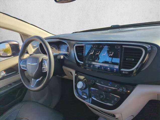 Used 2022 Chrysler Pacifica Touring-L image 23