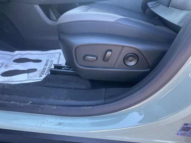 New 2026 Chevrolet Equinox LT w/ Convenience Package II image 17