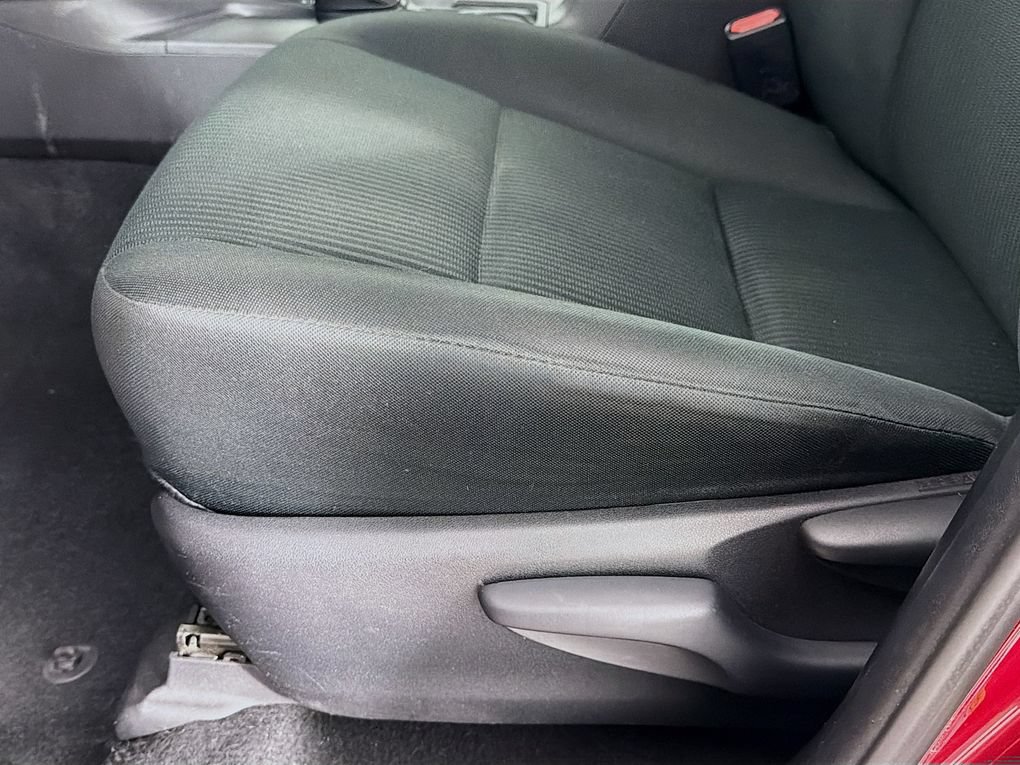 Used 2018 Toyota RAV4 LE FWD image 23
