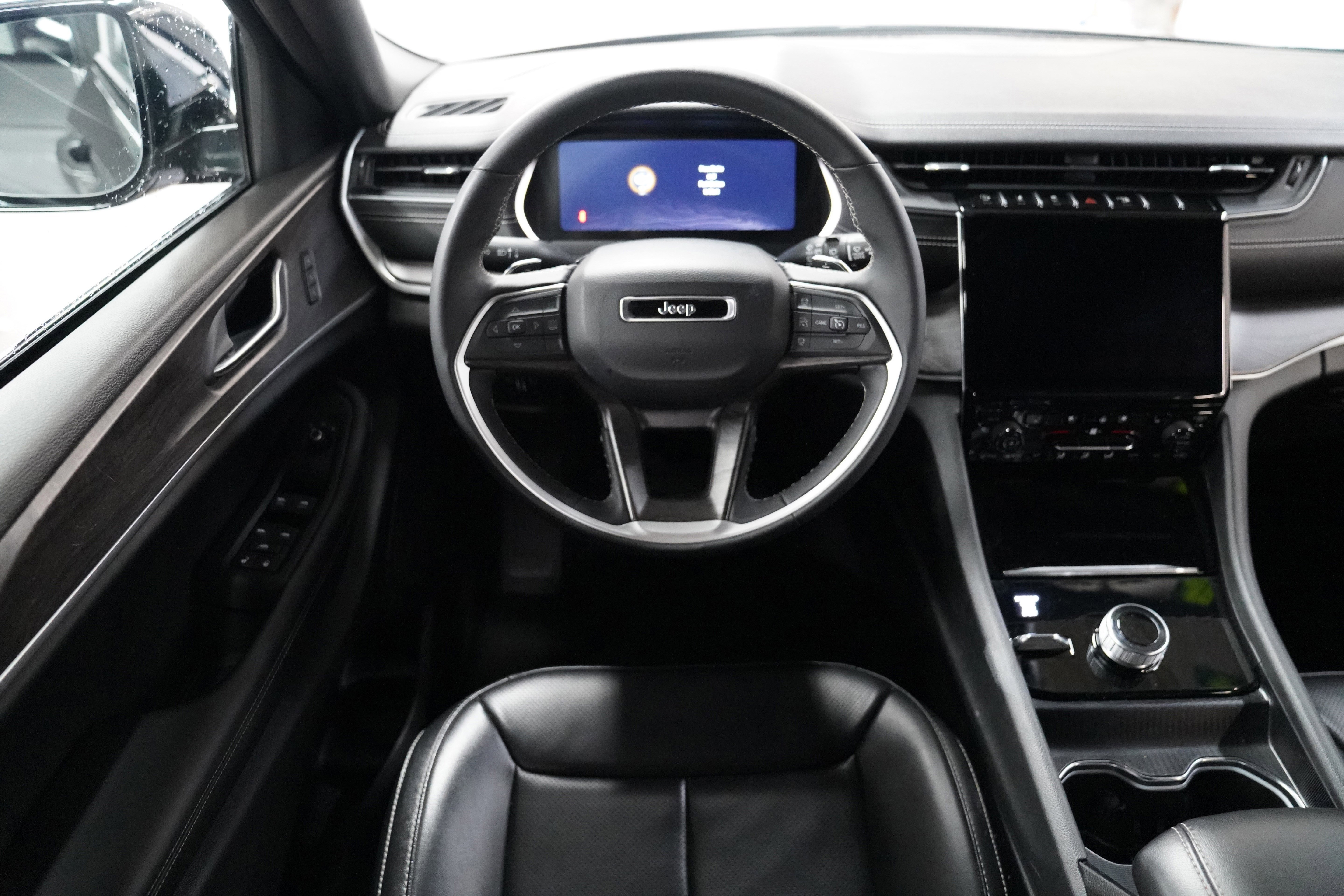 Certified 2024 Jeep Grand Cherokee L Limited w/ Luxury Tech Group II image 13