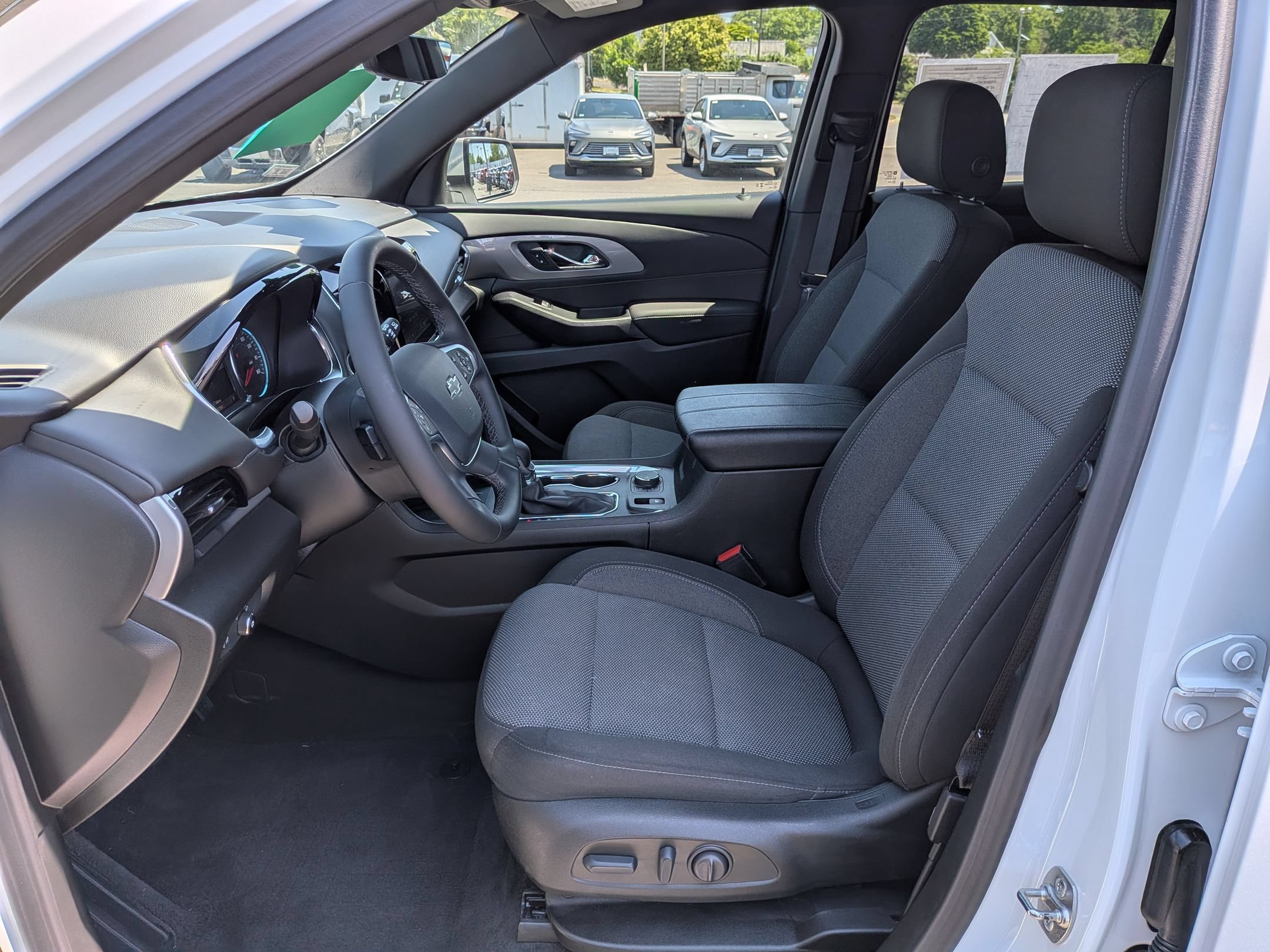 Certified 2023 Chevrolet Traverse LT FWD image 18