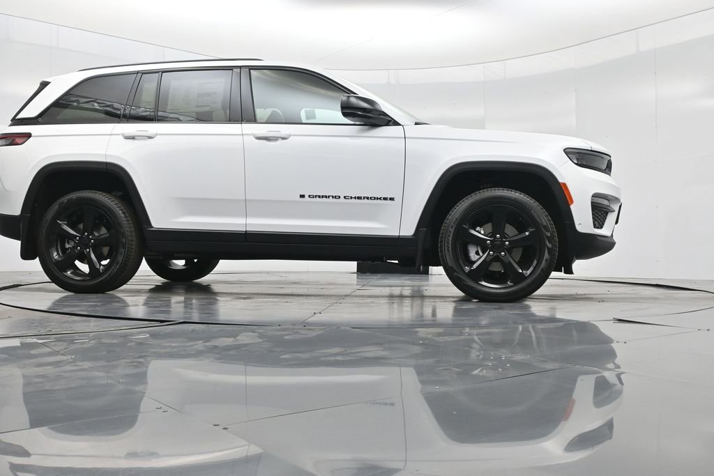 New 2025 Jeep Grand Cherokee Limited w/ Luxury Tech Group II image 47