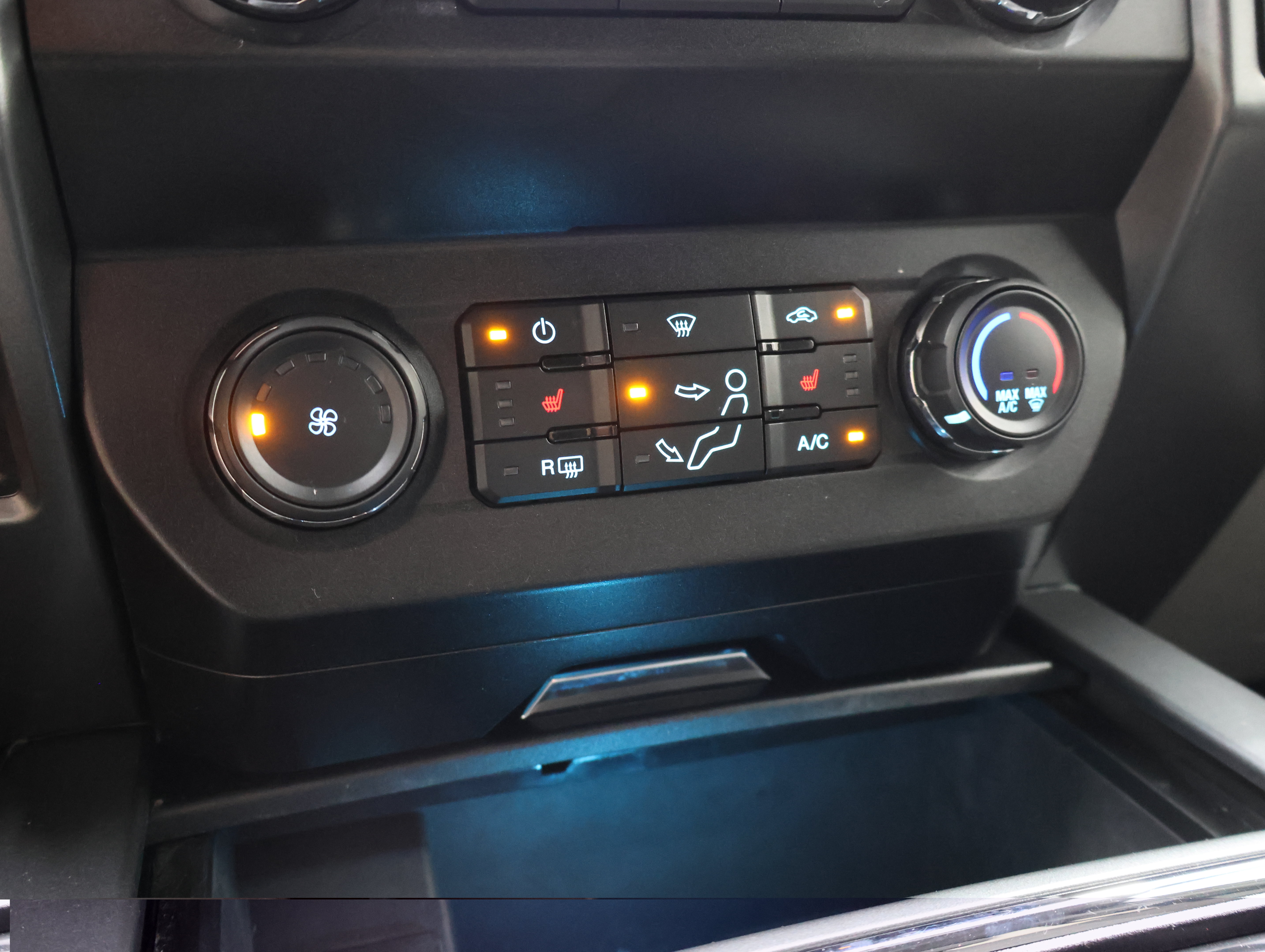 Used 2020 Ford F250 XLT w/ XLT Premium Package AWD/4WD image 44