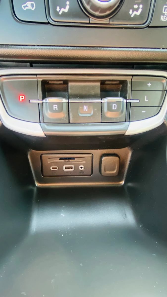 Used 2023 GMC Terrain SLT AWD/4WD image 16