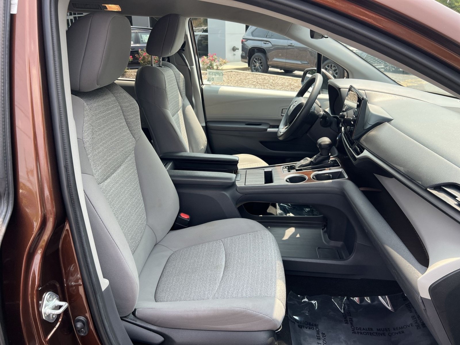 Used 2023 Toyota Sienna LE AWD/4WD image 26