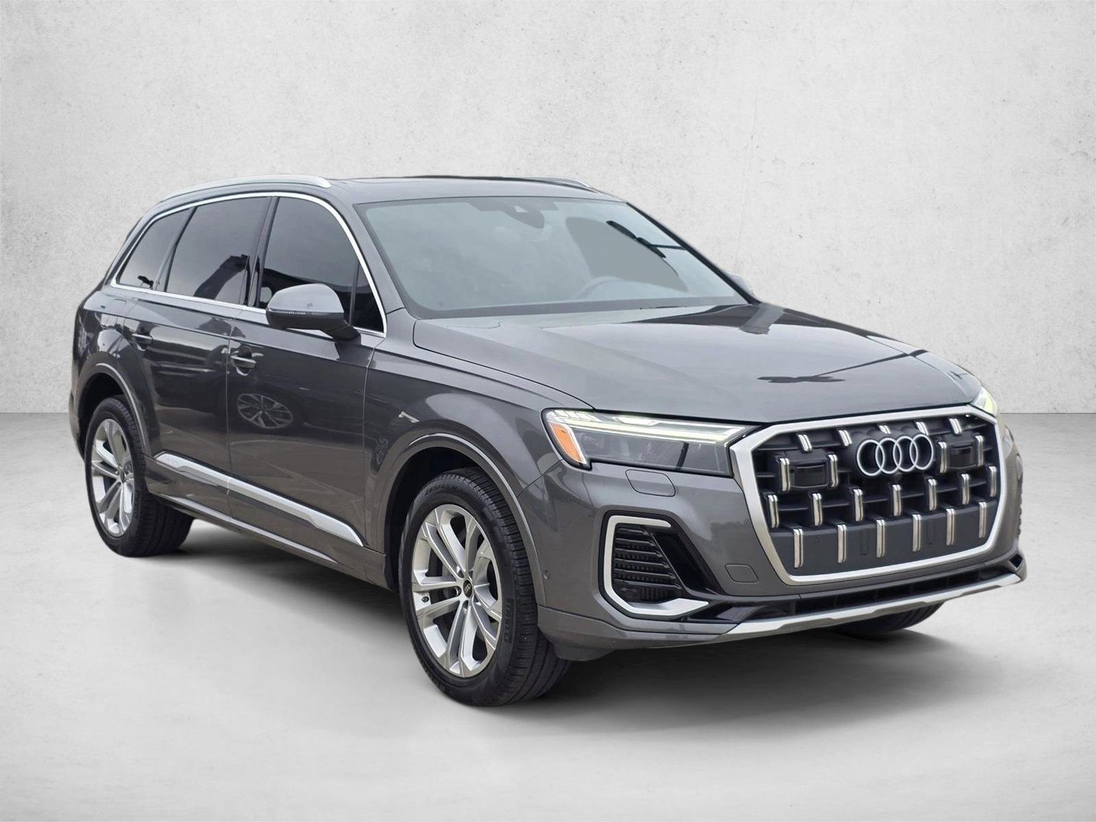 Certified 2025 Audi Q7 2.0T Premium Plus w/ Premium Plus Package AWD/4WD image 3