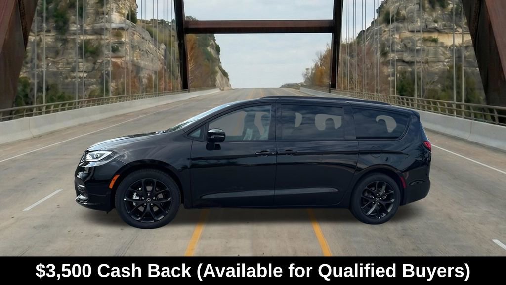 New 2026 Chrysler Pacifica Limited w/ S Appearance Package FWD image 4