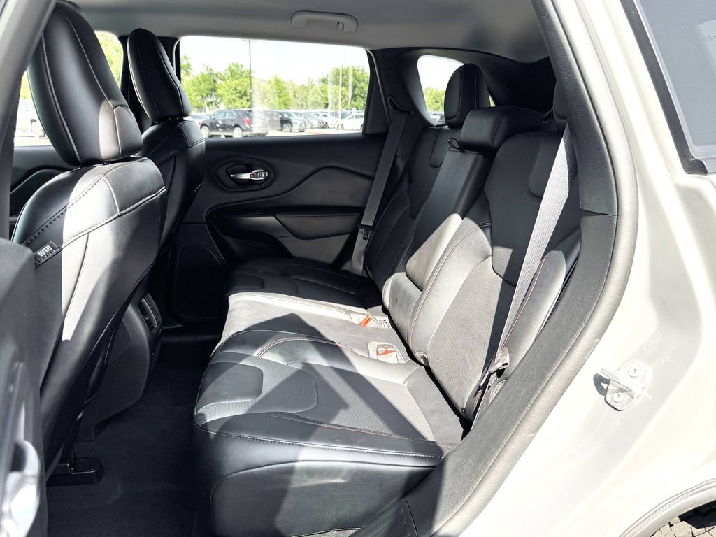Used 2022 Jeep Cherokee Trailhawk w/ Premium Leather Package AWD/4WD image 33