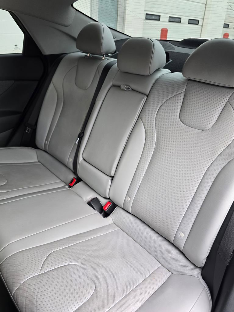 Used 2021 Hyundai Elantra Limited image 19