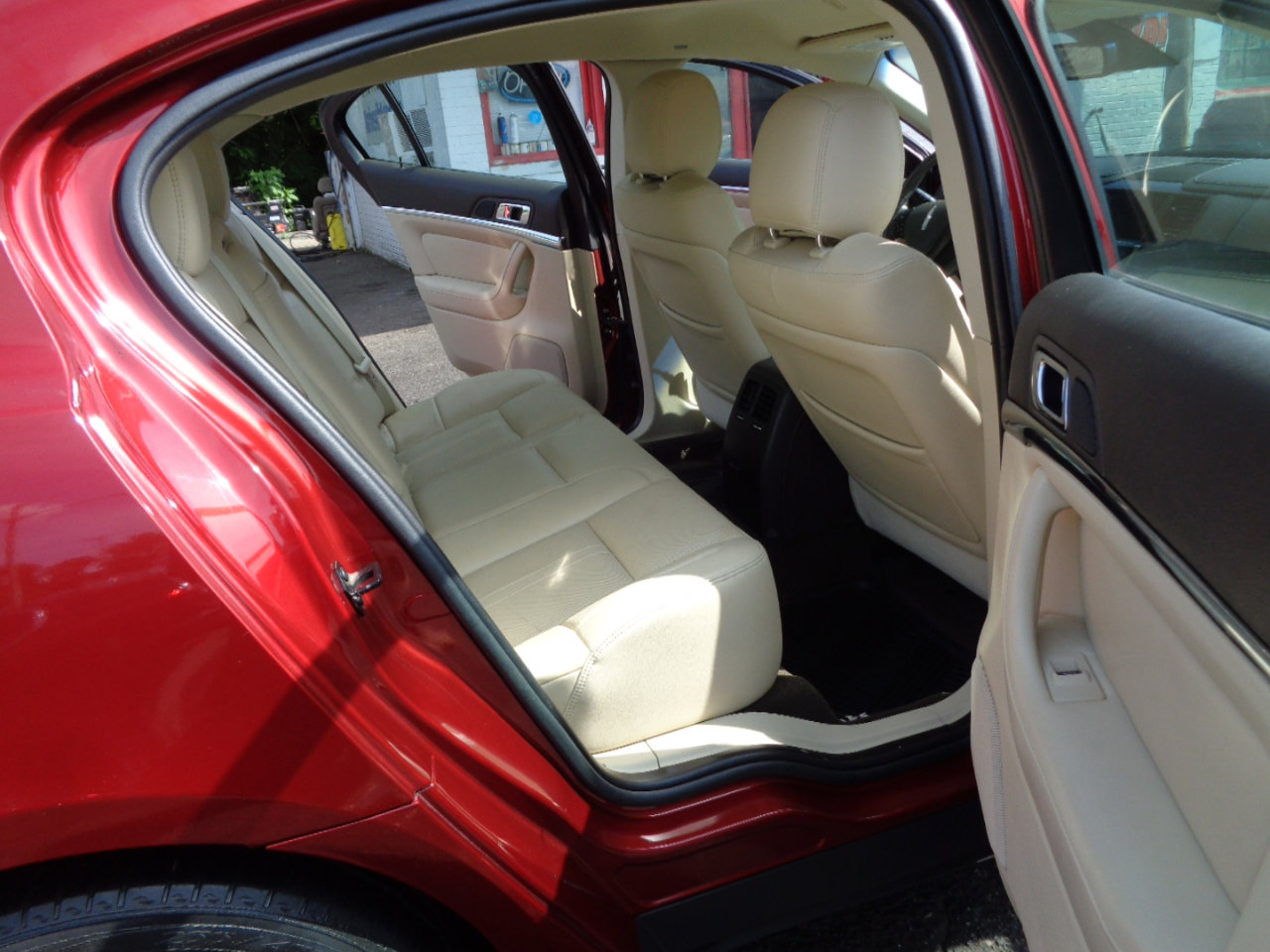 Used 2014 Lincoln MKS Sedan image 18