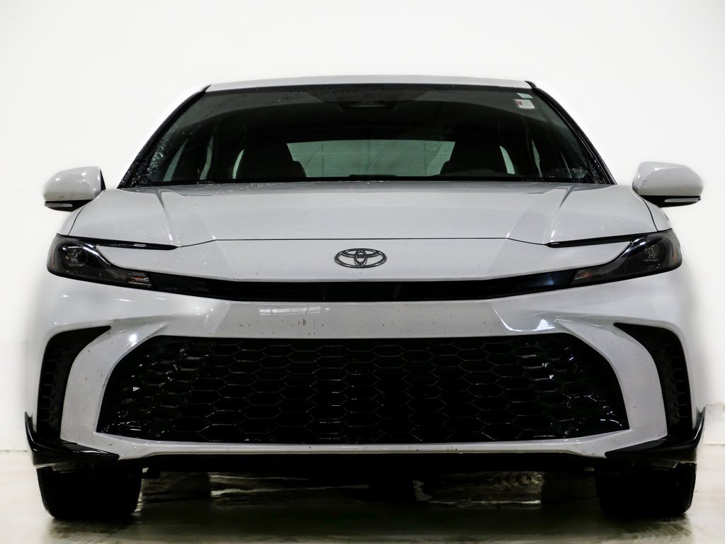 Used 2025 Toyota Camry SE video 2
