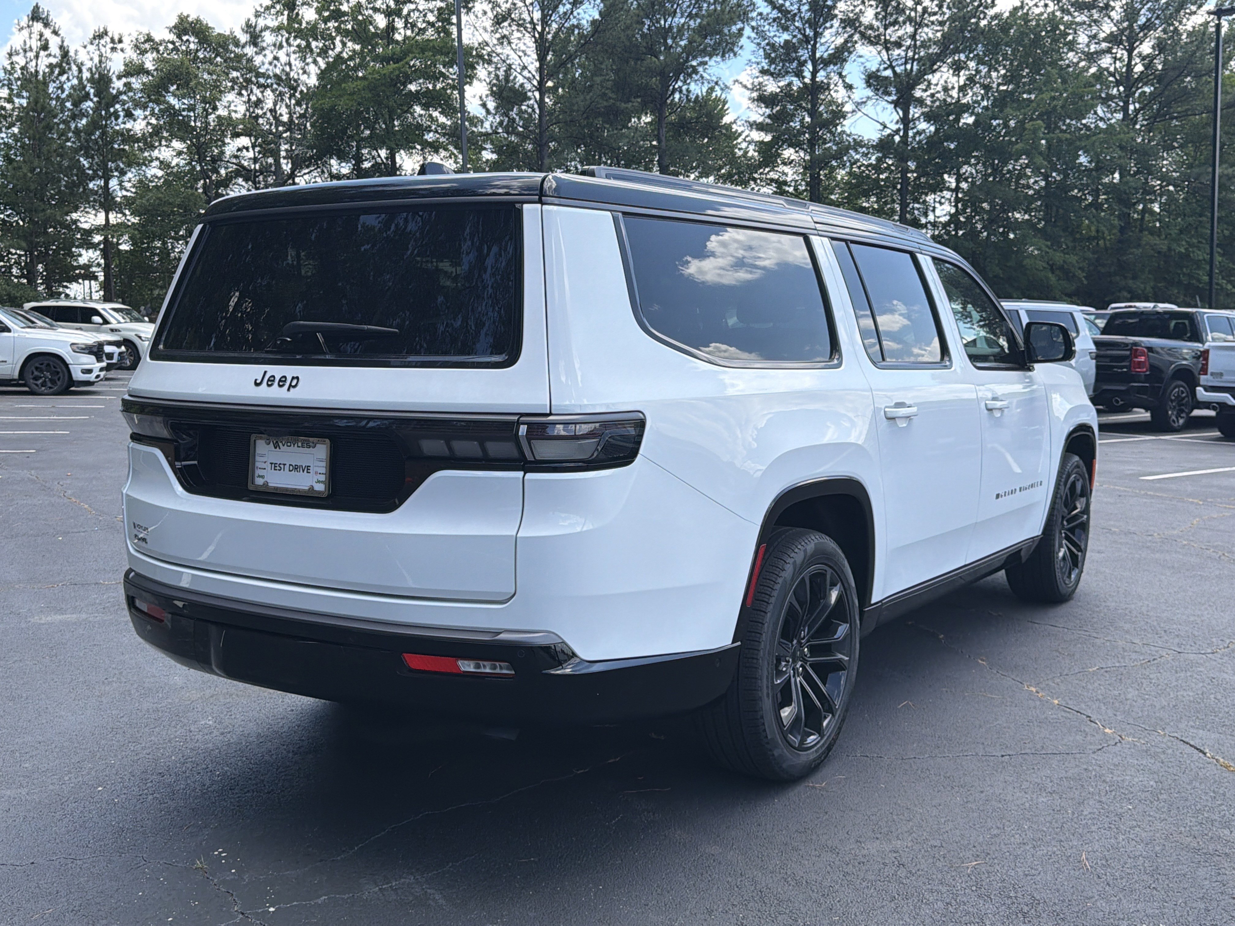 New 2026 Jeep Grand Wagoneer L Summit w/ Premium Group III AWD/4WD image 8