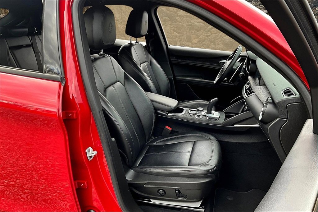 Used 2022 Alfa Romeo Stelvio Sprint image 7
