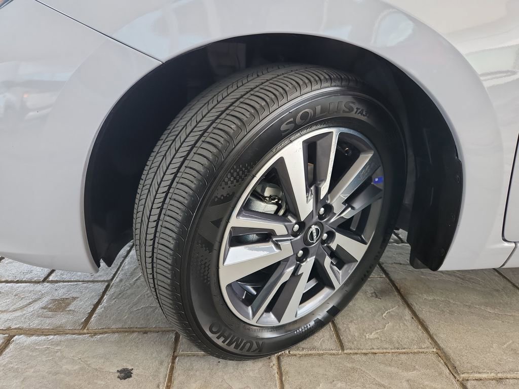 Used 2025 Nissan Versa SV image 30