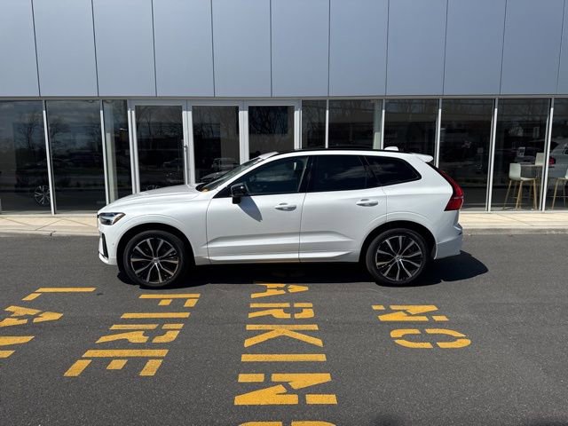 Used 2025 Volvo XC60 B5 Plus image 2