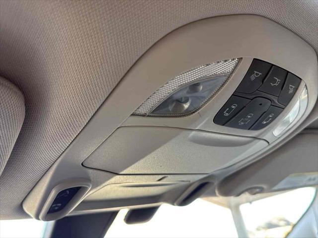 Used 2018 Chrysler Pacifica Limited image 29