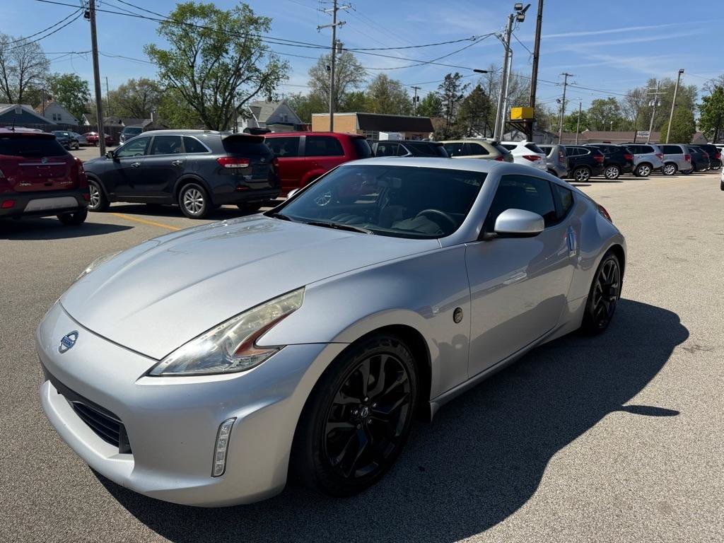Used 2015 Nissan 370Z Coupe RWD image 4