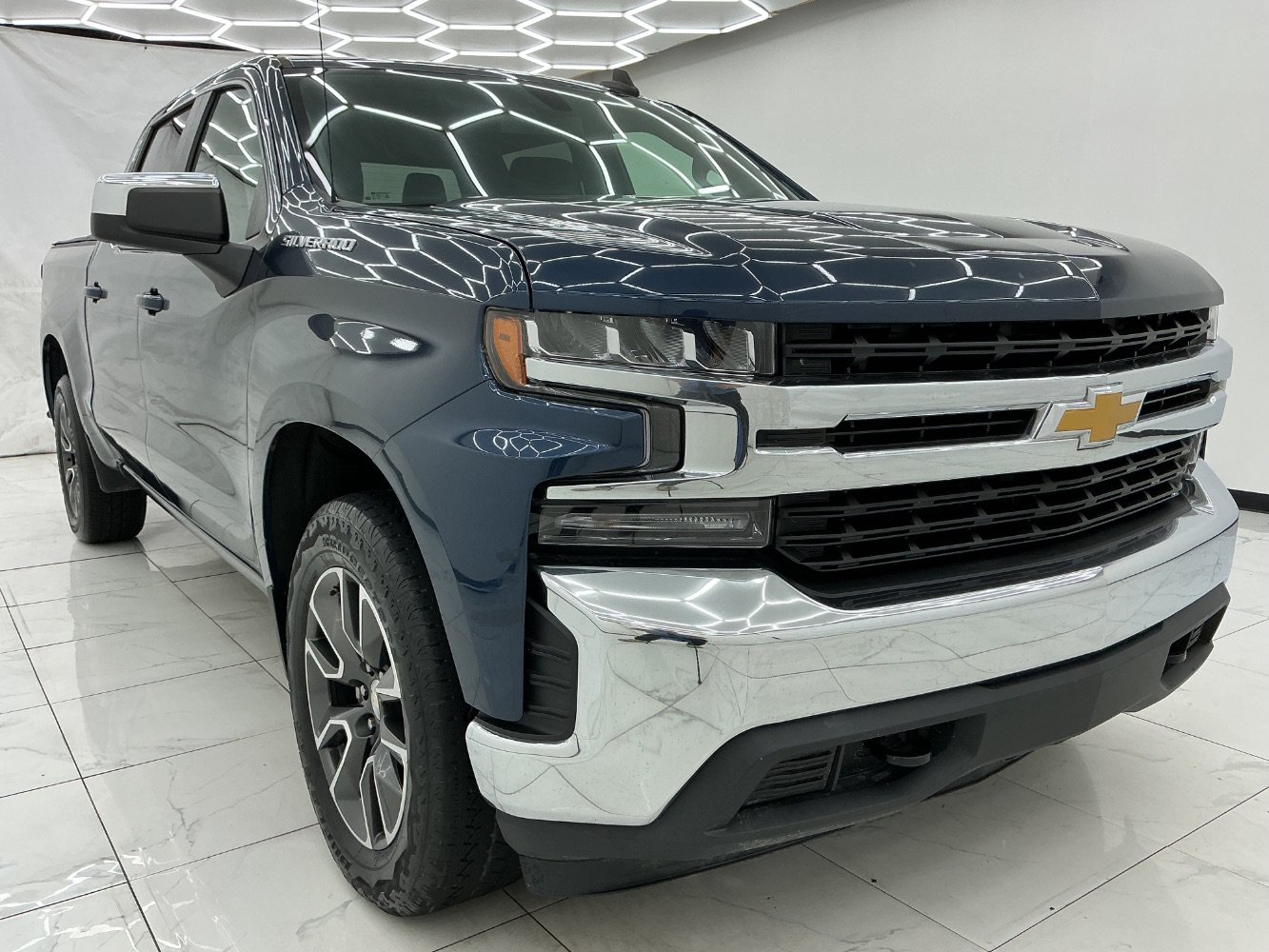 Used 2022 Chevrolet Silverado 1500 LT AWD/4WD image 3