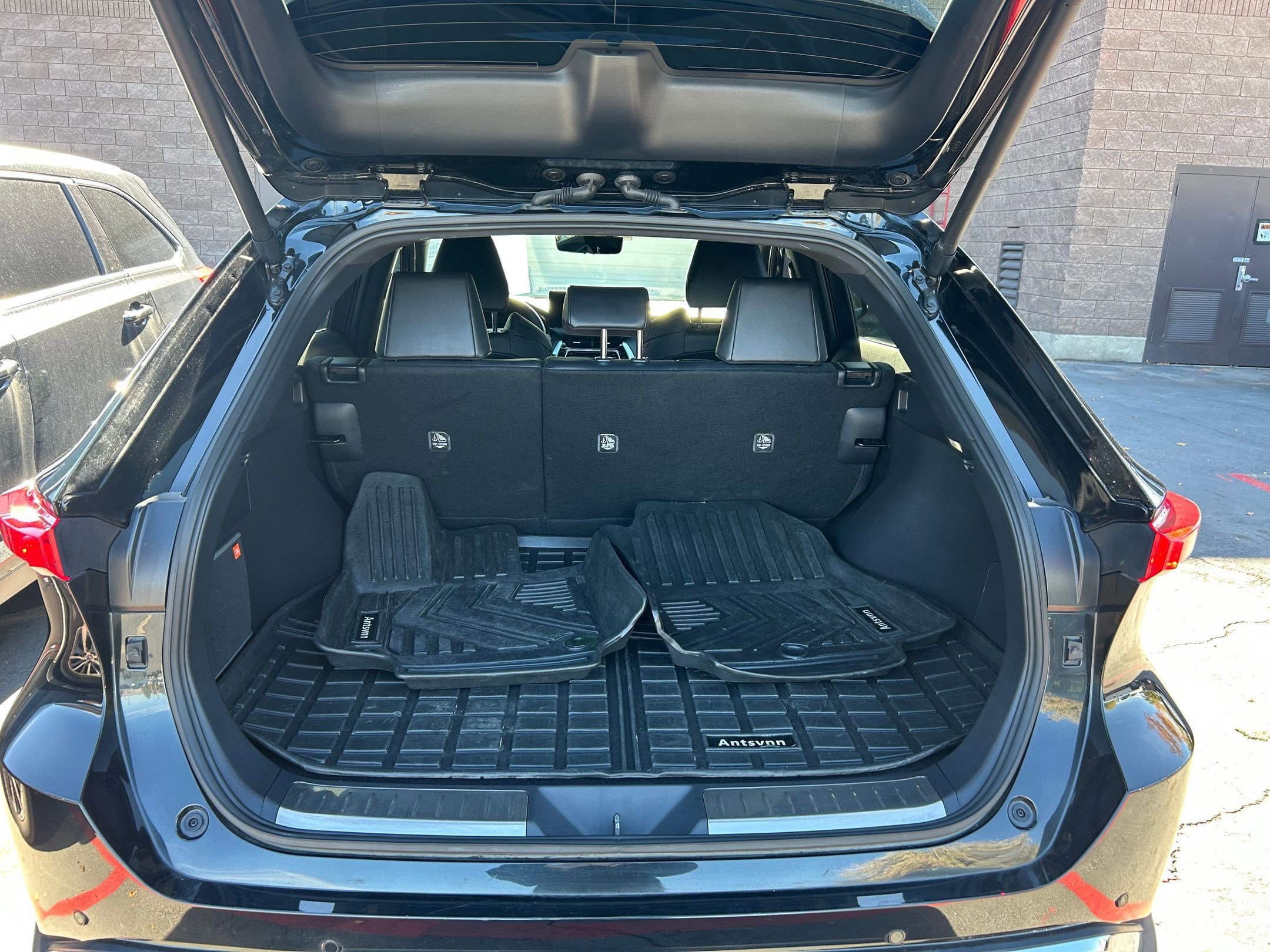 Used 2024 Toyota Venza Limited image 24