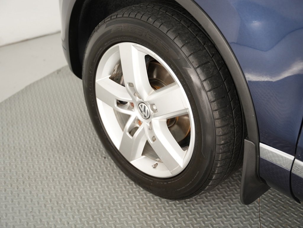 Used 2013 Volkswagen Touareg VR6 image 64