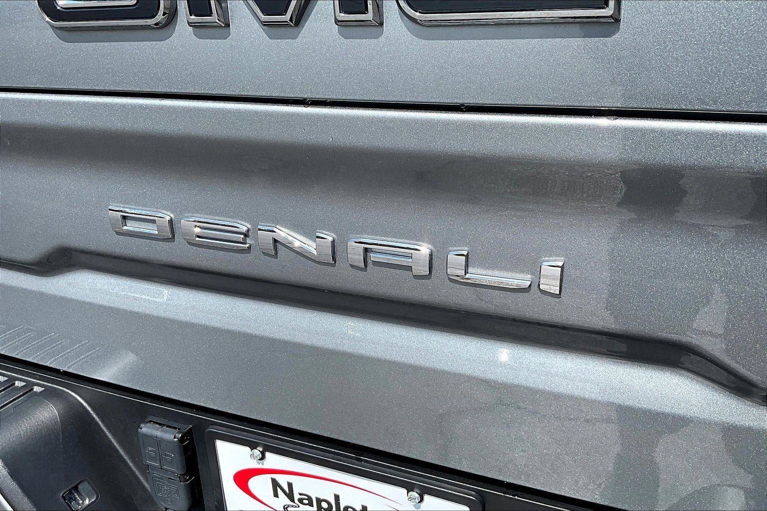 Used 2024 GMC Sierra 1500 Denali Ultimate AWD/4WD image 9