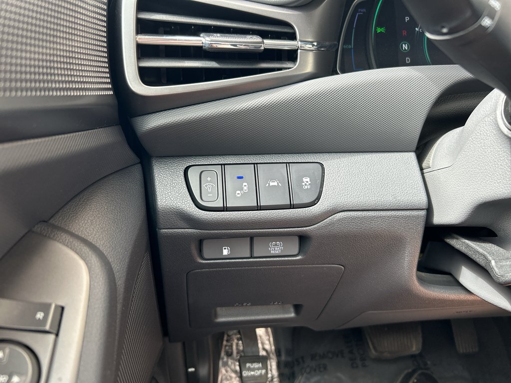 Used 2020 Hyundai Ioniq SE FWD image 23