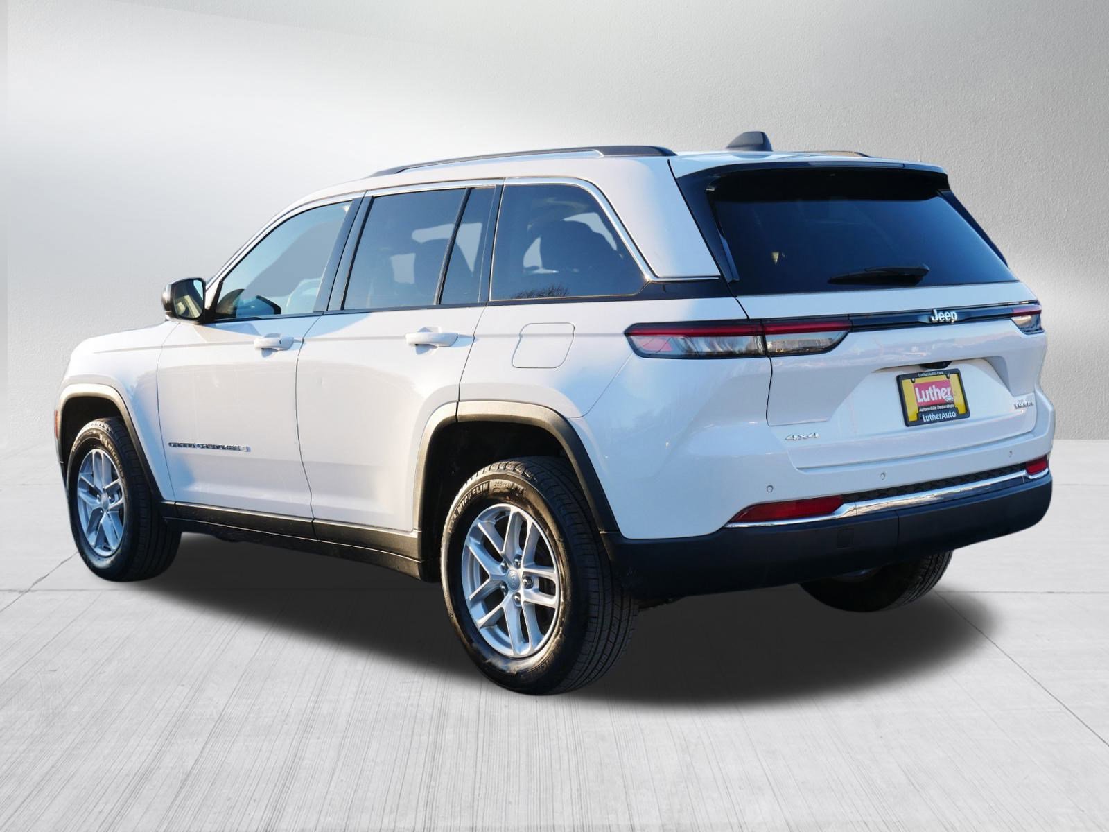 Used 2023 Jeep Grand Cherokee Laredo w/ Luxury Tech Group I image 5