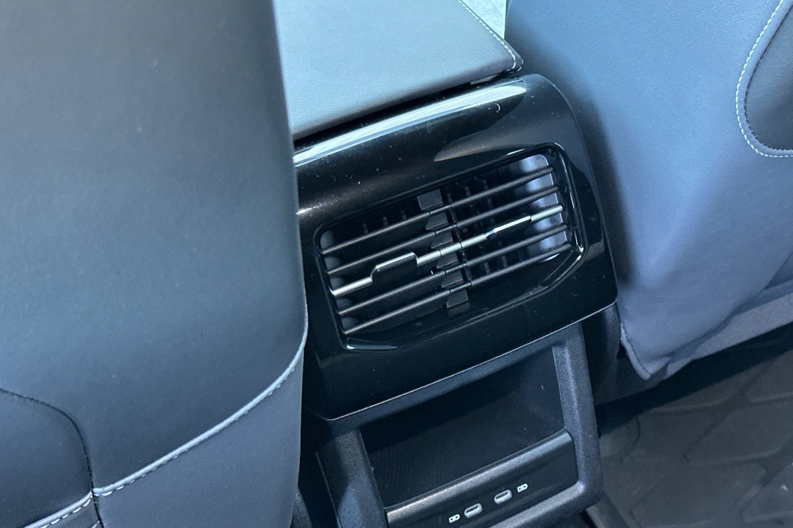 Used 2024 Volkswagen ID.4 2WD image 13