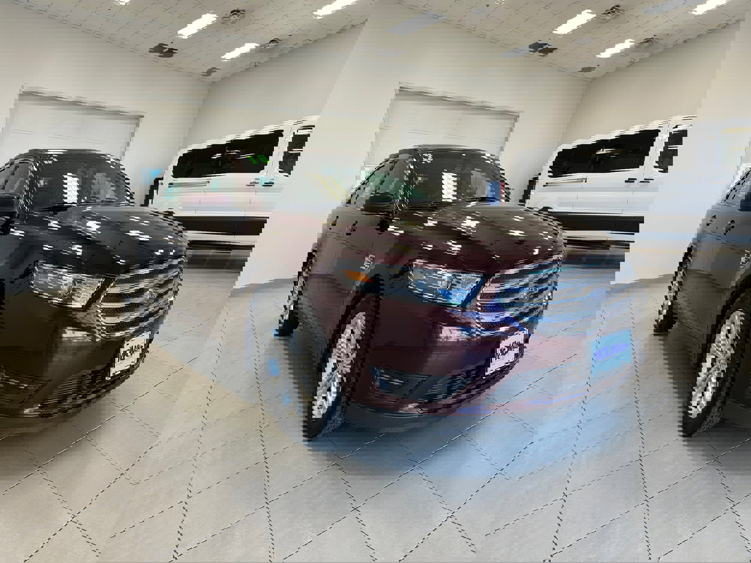 Used 2018 Ford Taurus SEL w/ Equipment Group 201A image 4